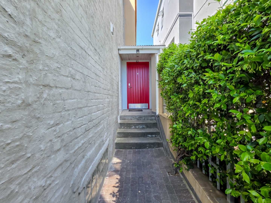 To Let 2 Bedroom Property for Rent in Vredehoek Western Cape